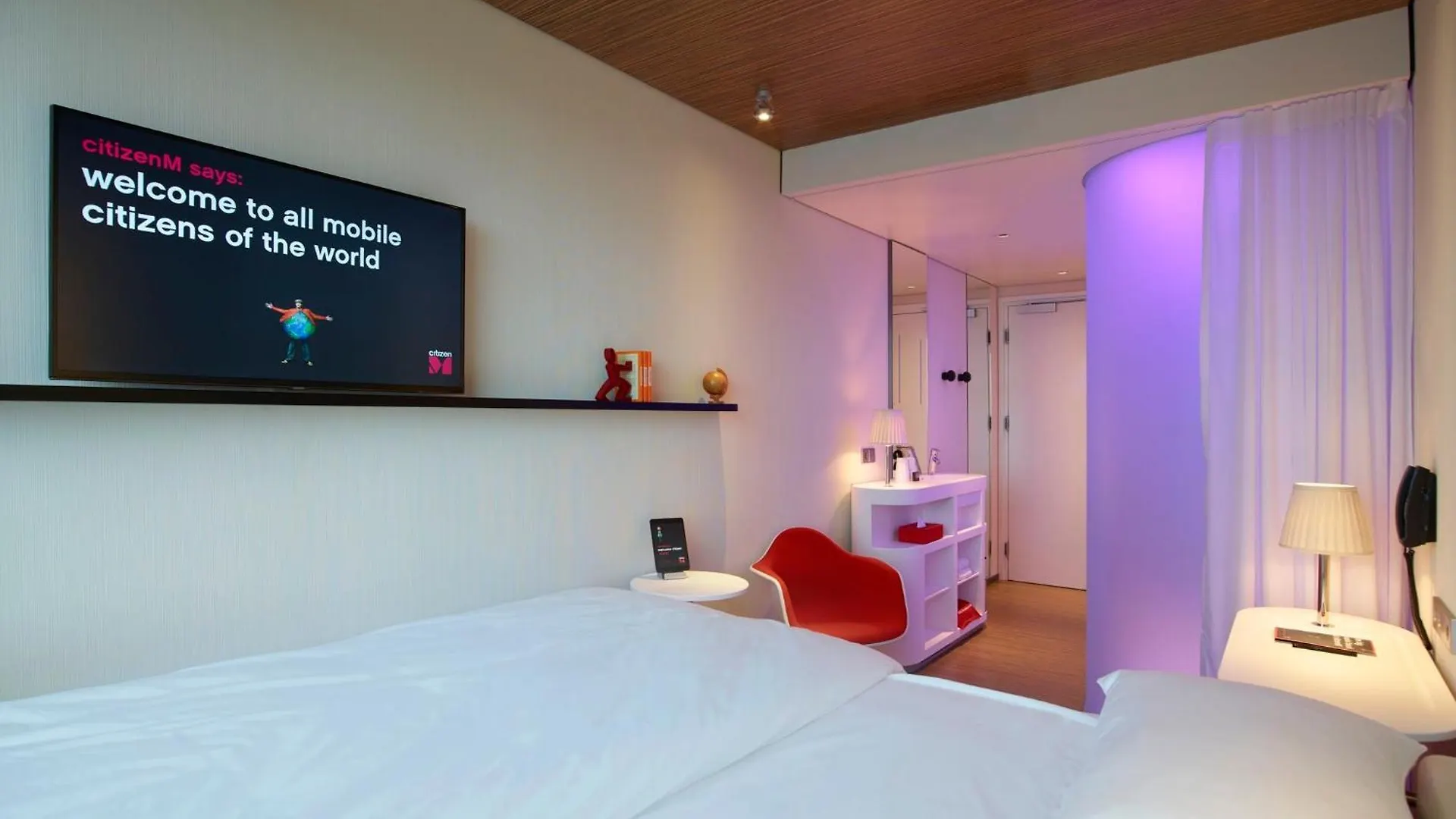 citizenM Schiphol Airport Hotel Amsterdam Airport Schiphol 4*,  Nederland